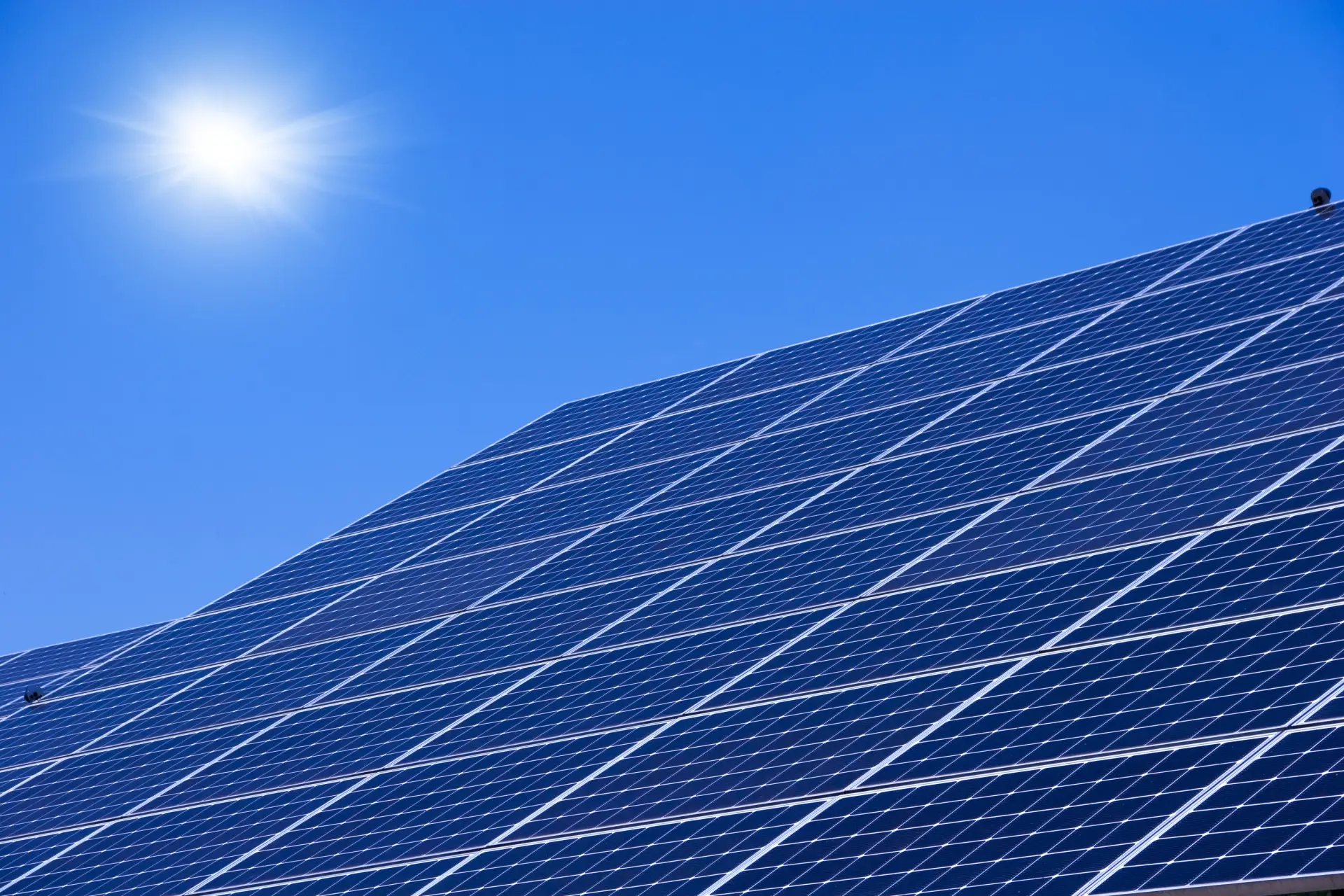 太陽光発電とは？　現状と課題を整理　導入状況・次世代技術・安全対策・リサイクルまで解説